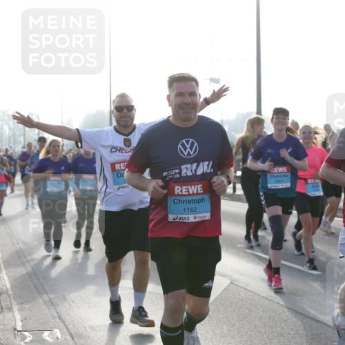 03.10.2026 - Köhlbrandbrückenlauf Jannik Wohlers http://msf.ph/oto/10707079 03.10.2026 09:24:09 Position 3 1162, 1163 meine-sportfotos.de