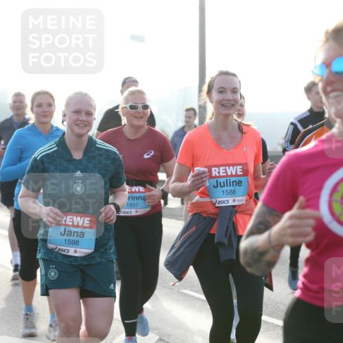 03.10.2026 - Köhlbrandbrückenlauf Jannik Wohlers http://msf.ph/oto/10707163 03.10.2026 09:24:27 Position 3 1598, 1957, 1586 meine-sportfotos.de