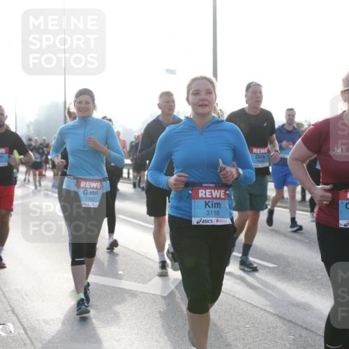 03.10.2026 - Köhlbrandbrückenlauf Jannik Wohlers http://msf.ph/oto/10707177 03.10.2026 09:24:29 Position 3 1107, 3110 meine-sportfotos.de