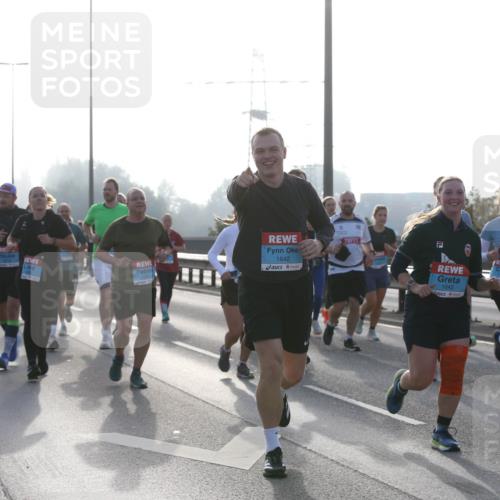 03.10.2026 - Köhlbrandbrückenlauf Jannik Wohlers http://msf.ph/oto/10707233 03.10.2026 09:24:38 Position 3 1642, 1643, 3021 meine-sportfotos.de