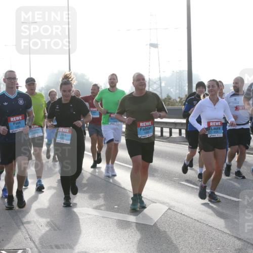 03.10.2026 - Köhlbrandbrückenlauf Jannik Wohlers http://msf.ph/oto/10707252 03.10.2026 09:24:40 Position 3 3086, 3085, 1565, 3134, 1660 meine-sportfotos.de