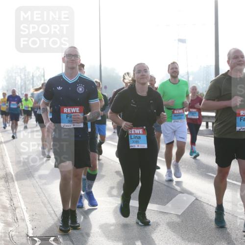 03.10.2026 - Köhlbrandbrückenlauf Jannik Wohlers http://msf.ph/oto/10707257 03.10.2026 09:24:41 Position 3 30, 3085, 1565, 21 meine-sportfotos.de