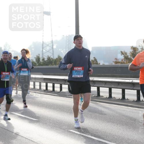 03.10.2026 - Köhlbrandbrückenlauf Jannik Wohlers http://msf.ph/oto/10707297 03.10.2026 09:24:50 Position 3 3183, 3062 meine-sportfotos.de