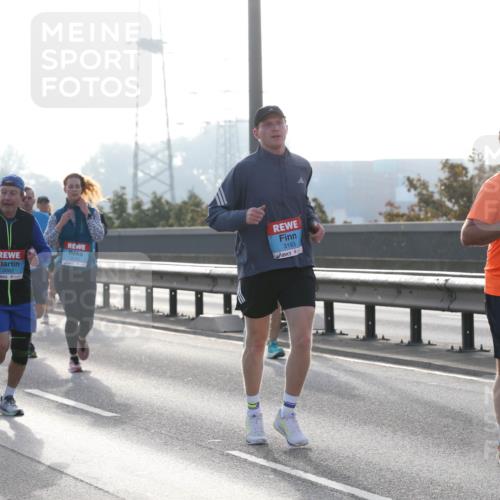 03.10.2026 - Köhlbrandbrückenlauf Jannik Wohlers http://msf.ph/oto/10707300 03.10.2026 09:24:51 Position 3 3183, 3062, 3506 meine-sportfotos.de