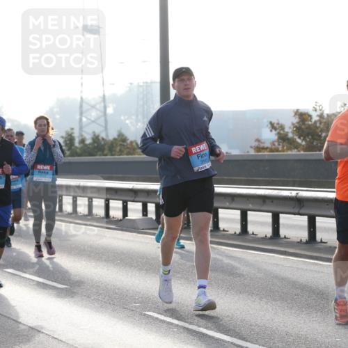 03.10.2026 - Köhlbrandbrückenlauf Jannik Wohlers http://msf.ph/oto/10707302 03.10.2026 09:24:51 Position 3 3062, 3183, 3506 meine-sportfotos.de