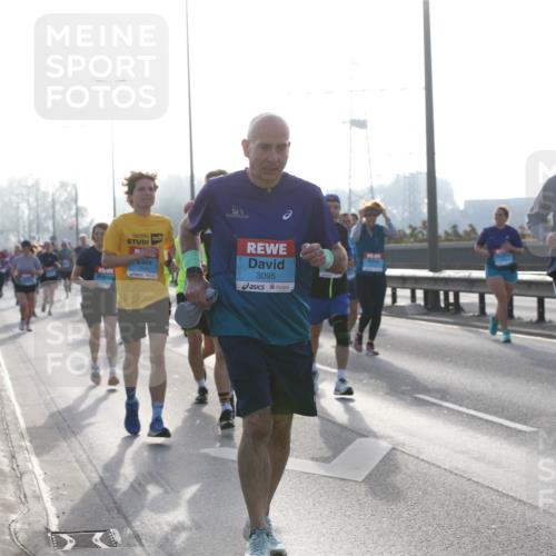 03.10.2026 - Köhlbrandbrückenlauf Jannik Wohlers http://msf.ph/oto/10707304 03.10.2026 09:24:52 Position 3 16, 3095, 3183 meine-sportfotos.de