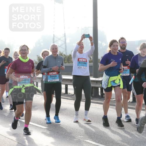 03.10.2026 - Köhlbrandbrückenlauf Jannik Wohlers http://msf.ph/oto/10707456 03.10.2026 09:25:24 Position 3 108, 5, 21, 0975, 3460, 3326, 2424, 2619, 3, 3637 meine-sportfotos.de