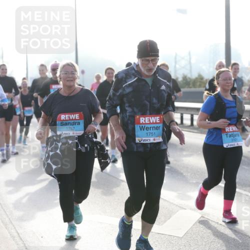 03.10.2026 - Köhlbrandbrückenlauf Jannik Wohlers http://msf.ph/oto/10707481 03.10.2026 09:25:29 Position 3 1752, 1751, 3101, 3 meine-sportfotos.de