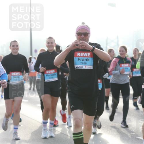 03.10.2026 - Köhlbrandbrückenlauf Jannik Wohlers http://msf.ph/oto/10707499 03.10.2026 09:25:32 Position 3 2823, 1407, 3306, 2938, 1340 meine-sportfotos.de