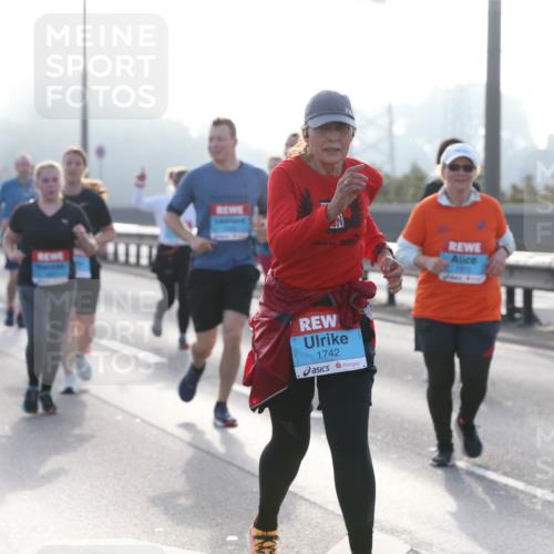 03.10.2026 - Köhlbrandbrückenlauf Jannik Wohlers http://msf.ph/oto/10707563 03.10.2026 09:25:43 Position 3 1970, 1742 meine-sportfotos.de