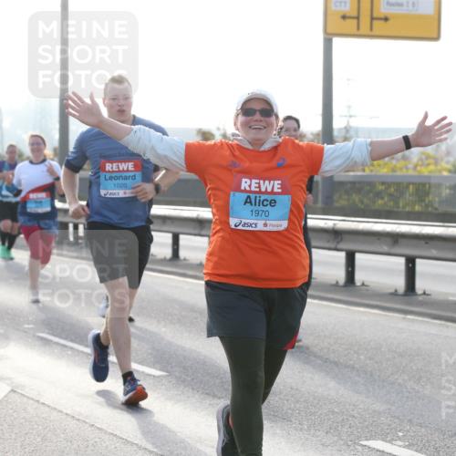 03.10.2026 - Köhlbrandbrückenlauf Jannik Wohlers http://msf.ph/oto/10707574 03.10.2026 09:25:46 Position 3 1021, 1020, 1970 meine-sportfotos.de