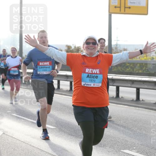 03.10.2026 - Köhlbrandbrückenlauf Jannik Wohlers http://msf.ph/oto/10707576 03.10.2026 09:25:46 Position 3 1021, 1020, 1970 meine-sportfotos.de