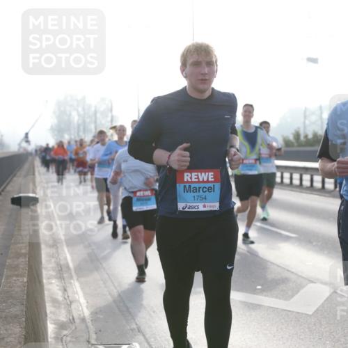 03.10.2026 - Köhlbrandbrückenlauf Jannik Wohlers http://msf.ph/oto/10707592 03.10.2026 09:25:48 Position 3 1754, 3774 meine-sportfotos.de