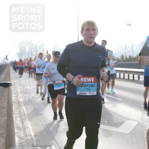 03.10.2026 - Köhlbrandbrückenlauf Jannik Wohlers http://msf.ph/oto/10707596 03.10.2026 09:25:49 Position 3 1754, 3774 meine-sportfotos.de