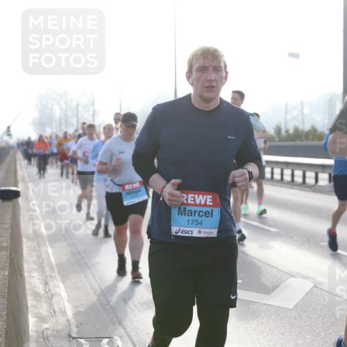 03.10.2026 - Köhlbrandbrückenlauf Jannik Wohlers http://msf.ph/oto/10707599 03.10.2026 09:25:49 Position 3 1754, 3774 meine-sportfotos.de