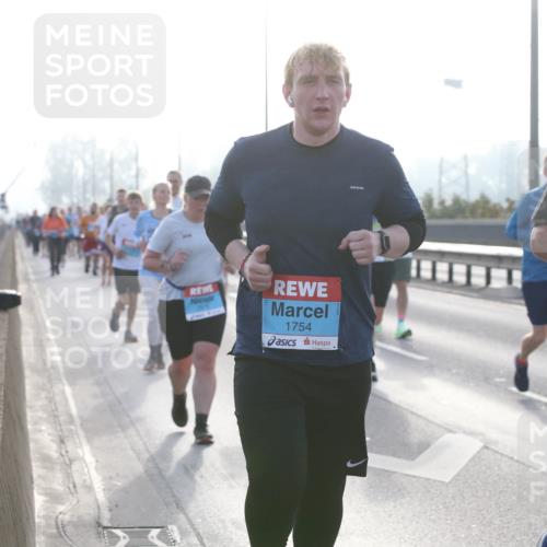 03.10.2026 - Köhlbrandbrückenlauf Jannik Wohlers http://msf.ph/oto/10707601 03.10.2026 09:25:49 Position 3 1754, 3774 meine-sportfotos.de
