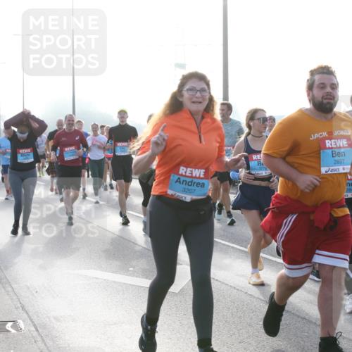 03.10.2026 - Köhlbrandbrückenlauf Jannik Wohlers http://msf.ph/oto/10707708 03.10.2026 09:26:07 Position 3 3207, 3276, 2897, 284 meine-sportfotos.de