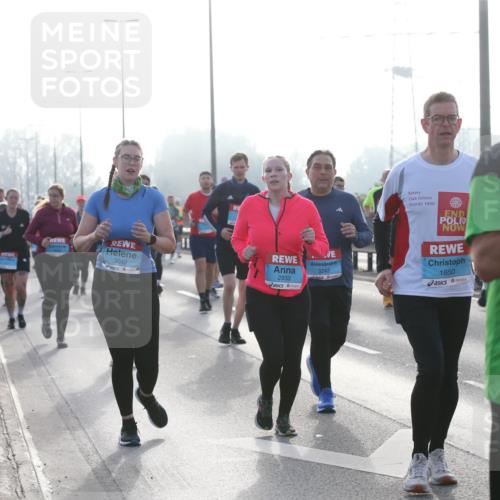 03.10.2026 - Köhlbrandbrückenlauf Jannik Wohlers http://msf.ph/oto/10707770 03.10.2026 09:26:19 Position 3 3042, 2933, 3243, 1800, 1850, 1463 meine-sportfotos.de
