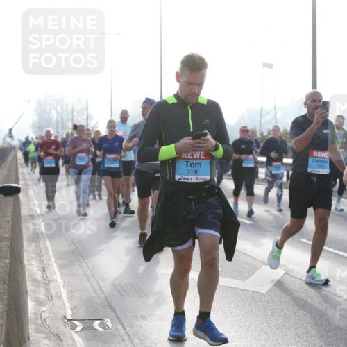03.10.2026 - Köhlbrandbrückenlauf Jannik Wohlers http://msf.ph/oto/10707834 03.10.2026 09:26:32 Position 3 3196, 1662 meine-sportfotos.de
