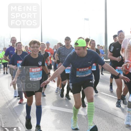 03.10.2026 - Köhlbrandbrückenlauf Jannik Wohlers http://msf.ph/oto/10707902 03.10.2026 09:26:44 Position 3 2751, 3128, 312, 2825, 2467 meine-sportfotos.de