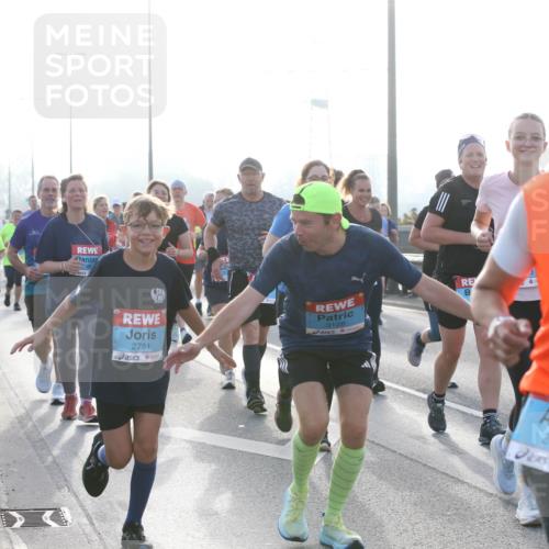 03.10.2026 - Köhlbrandbrückenlauf Jannik Wohlers http://msf.ph/oto/10707907 03.10.2026 09:26:44 Position 3 2751, 3128, 2467 meine-sportfotos.de