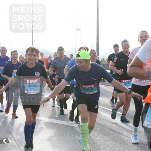 03.10.2026 - Köhlbrandbrückenlauf Jannik Wohlers http://msf.ph/oto/10707910 03.10.2026 09:26:44 Position 3 2751, 3128, 2825, 2467 meine-sportfotos.de
