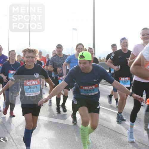 03.10.2026 - Köhlbrandbrückenlauf Jannik Wohlers http://msf.ph/oto/10707912 03.10.2026 09:26:44 Position 3 2751, 3128, 2825, 2467 meine-sportfotos.de
