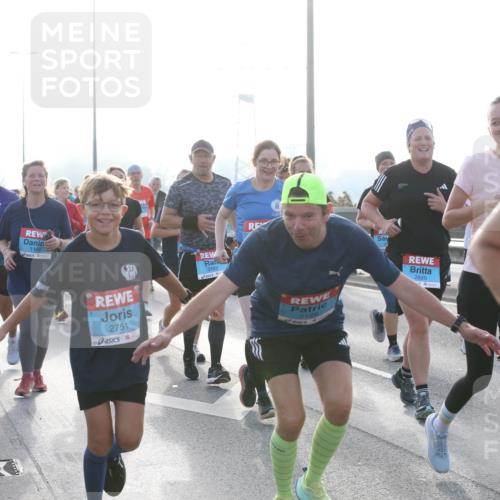 03.10.2026 - Köhlbrandbrückenlauf Jannik Wohlers http://msf.ph/oto/10707914 03.10.2026 09:26:45 Position 3 2751, 3193, 3128, 2825, 2467 meine-sportfotos.de