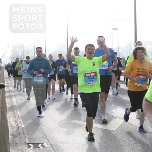 03.10.2026 - Köhlbrandbrückenlauf Jannik Wohlers http://msf.ph/oto/10707963 03.10.2026 09:26:52 Position 3 3219, 1684, 3642, 1685 meine-sportfotos.de