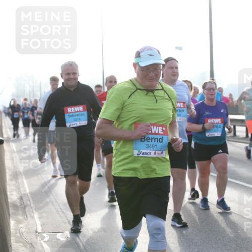 03.10.2026 - Köhlbrandbrückenlauf Jannik Wohlers http://msf.ph/oto/10707988 03.10.2026 09:27:00 Position 3 3218, 3491, 585, 1665, 3339 meine-sportfotos.de
