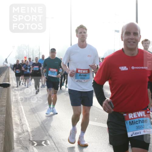 03.10.2026 - Köhlbrandbrückenlauf Jannik Wohlers http://msf.ph/oto/10707999 03.10.2026 09:27:02 Position 3 3663, 3552 meine-sportfotos.de