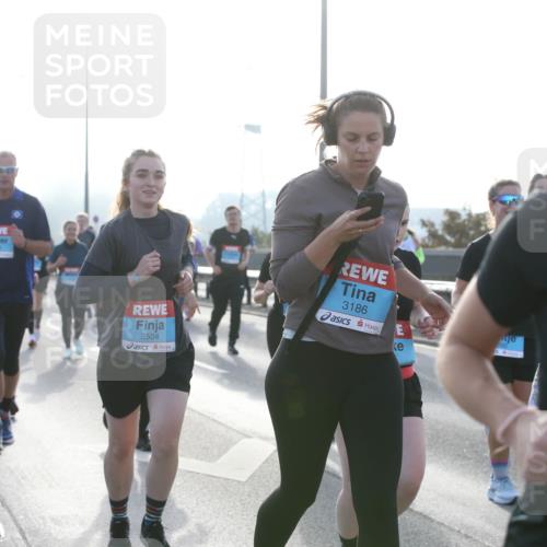 03.10.2026 - Köhlbrandbrückenlauf Jannik Wohlers http://msf.ph/oto/10708065 03.10.2026 09:27:21 Position 3 3504, 3186, 2337 meine-sportfotos.de