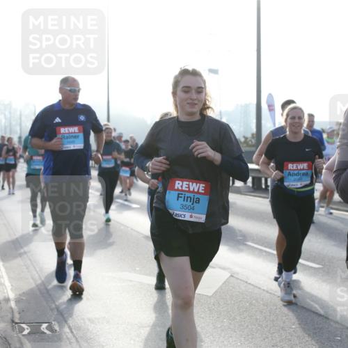 03.10.2026 - Köhlbrandbrückenlauf Jannik Wohlers http://msf.ph/oto/10708069 03.10.2026 09:27:21 Position 3 3449, 3504, 2069, 3186 meine-sportfotos.de