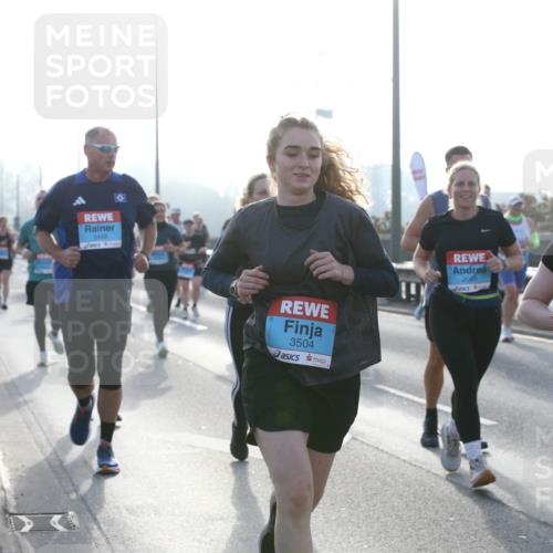 03.10.2026 - Köhlbrandbrückenlauf Jannik Wohlers http://msf.ph/oto/10708071 03.10.2026 09:27:21 Position 3 3449, 3504, 11, 2069, 3186 meine-sportfotos.de