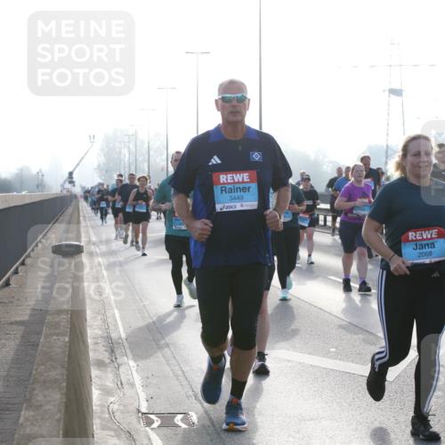 03.10.2026 - Köhlbrandbrückenlauf Jannik Wohlers http://msf.ph/oto/10708076 03.10.2026 09:27:22 Position 3 3449, 2068 meine-sportfotos.de