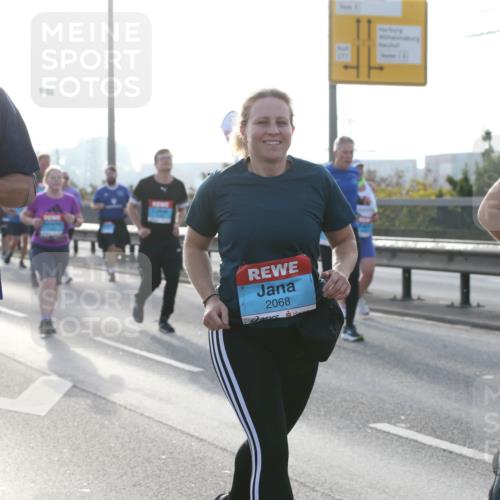 03.10.2026 - Köhlbrandbrückenlauf Jannik Wohlers http://msf.ph/oto/10708078 03.10.2026 09:27:23 Position 3 3449, 2068, 2070 meine-sportfotos.de