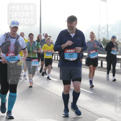 03.10.2026 - Köhlbrandbrückenlauf Jannik Wohlers http://msf.ph/oto/10708179 03.10.2026 09:27:48 Position 3 1634, 1629, 1658 meine-sportfotos.de
