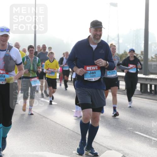03.10.2026 - Köhlbrandbrückenlauf Jannik Wohlers http://msf.ph/oto/10708184 03.10.2026 09:27:49 Position 3 1634, 1629, 165 meine-sportfotos.de