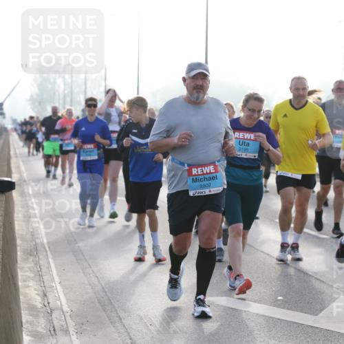 03.10.2026 - Köhlbrandbrückenlauf Jannik Wohlers http://msf.ph/oto/10708200 03.10.2026 09:27:53 Position 3 2802, 3195, 1145 meine-sportfotos.de
