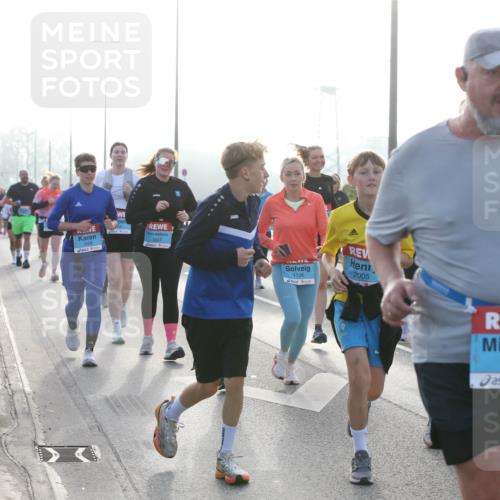 03.10.2026 - Köhlbrandbrückenlauf Jannik Wohlers http://msf.ph/oto/10708217 03.10.2026 09:27:56 Position 3 1726, 2005, 2802 meine-sportfotos.de