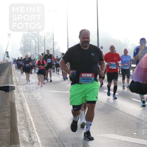 03.10.2026 - Köhlbrandbrückenlauf Jannik Wohlers http://msf.ph/oto/10708280 03.10.2026 09:28:03 Position 3 2086, 3592 meine-sportfotos.de