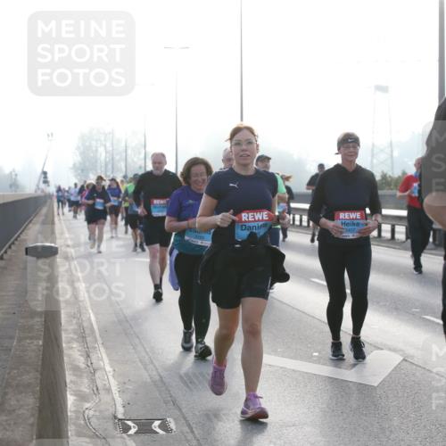 03.10.2026 - Köhlbrandbrückenlauf Jannik Wohlers http://msf.ph/oto/10708331 03.10.2026 09:28:18 Position 3 3285, 3407, 3594 meine-sportfotos.de