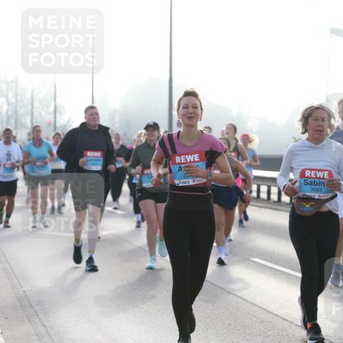 03.10.2026 - Köhlbrandbrückenlauf Jannik Wohlers http://msf.ph/oto/10708392 03.10.2026 09:28:37 Position 3 3683, 3684 meine-sportfotos.de