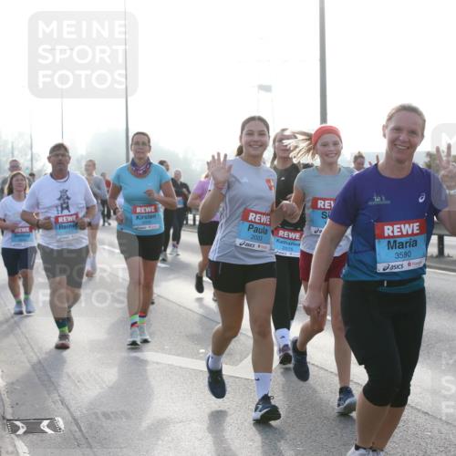03.10.2026 - Köhlbrandbrückenlauf Jannik Wohlers http://msf.ph/oto/10708430 03.10.2026 09:28:45 Position 3 2003, 2075, 3590 meine-sportfotos.de