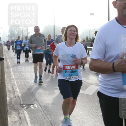 03.10.2026 - Köhlbrandbrückenlauf Jannik Wohlers http://msf.ph/oto/10708460 03.10.2026 09:28:49 Position 3 20, 3654, 3355 meine-sportfotos.de