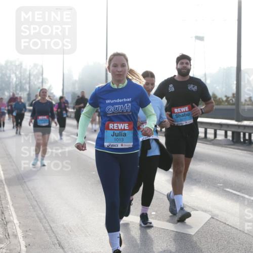 03.10.2026 - Köhlbrandbrückenlauf Jannik Wohlers http://msf.ph/oto/10708484 03.10.2026 09:28:55 Position 3 1013, 3277, 3250 meine-sportfotos.de