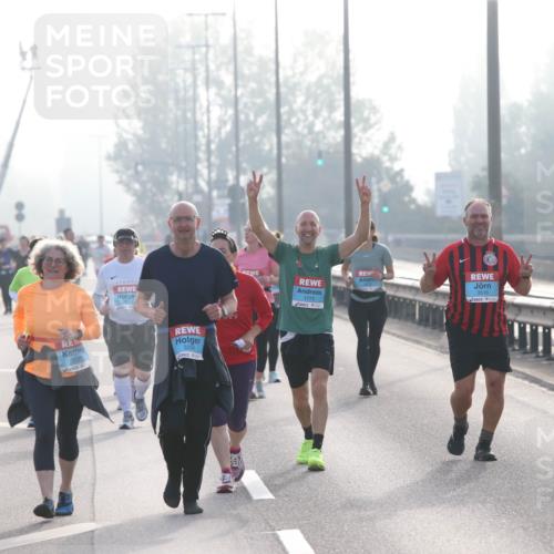 03.10.2026 - Köhlbrandbrückenlauf Jannik Wohlers http://msf.ph/oto/10708687 03.10.2026 09:30:38 Position 3 3287, 3516, 1725, 2001 meine-sportfotos.de