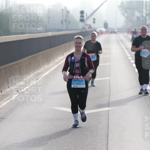 03.10.2026 - Köhlbrandbrückenlauf Jannik Wohlers http://msf.ph/oto/10708837 03.10.2026 09:32:02 Position 3 1975 meine-sportfotos.de