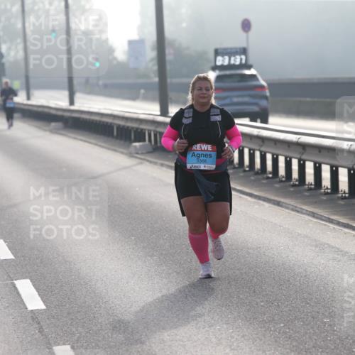 03.10.2026 - Köhlbrandbrückenlauf Jannik Wohlers http://msf.ph/oto/10708892 03.10.2026 09:32:30 Position 3 3368, 03, 137 meine-sportfotos.de