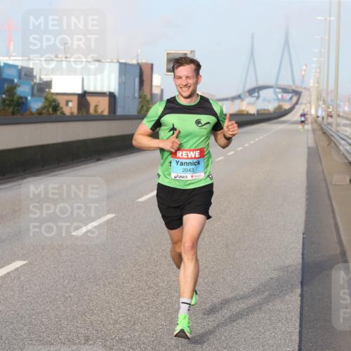 03.10.2026 - Köhlbrandbrückenlauf Jannik Wohlers http://msf.ph/oto/10708988 03.10.2026 09:34:55 Position 3 2043 meine-sportfotos.de